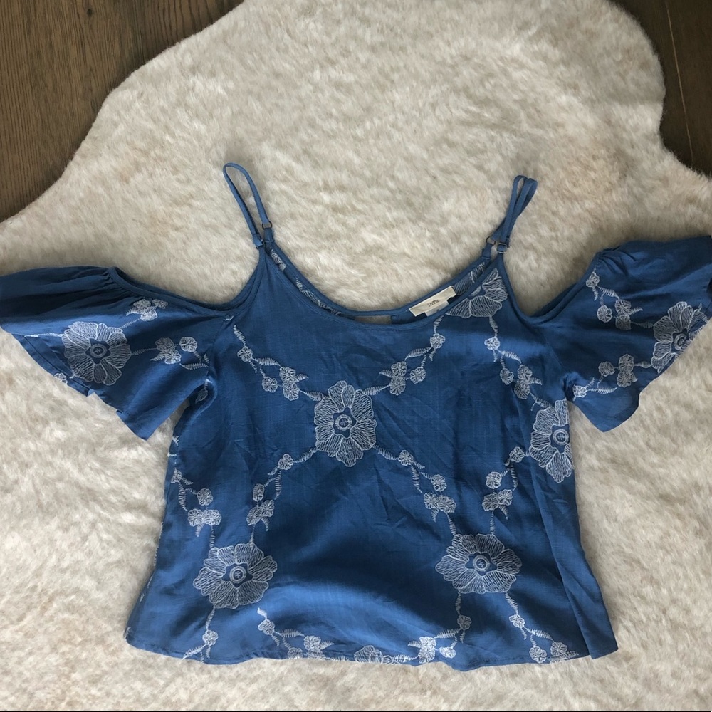 InTu cold shoulder embroidered top